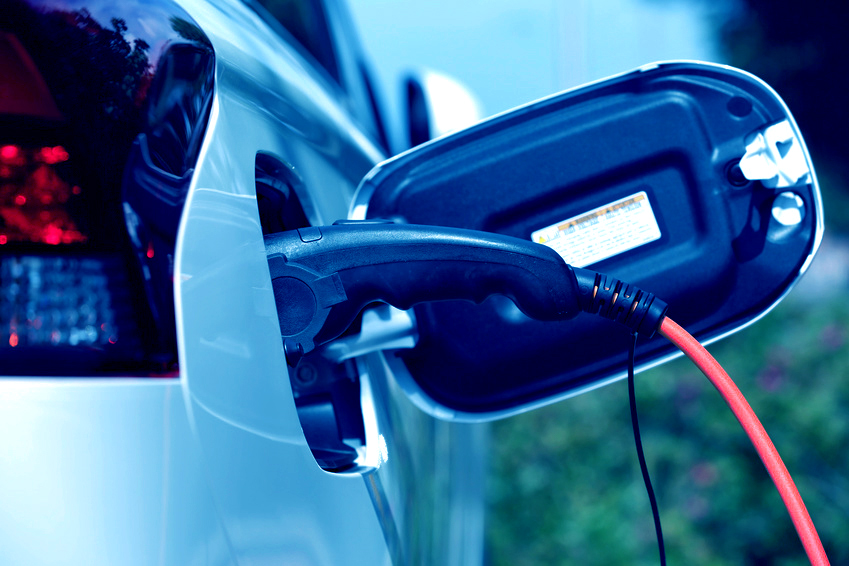 Elektrofahrzeug an Ladesäule